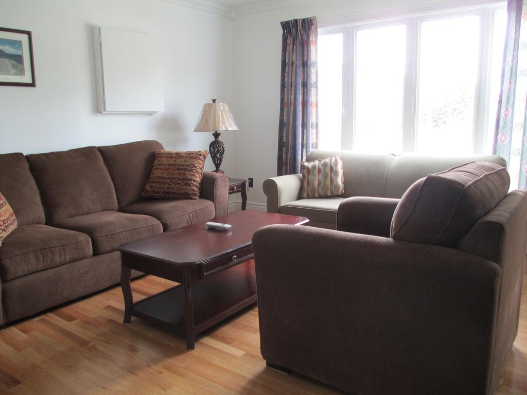 Comerford'S Ocean View Suites Holyrood Ruang foto