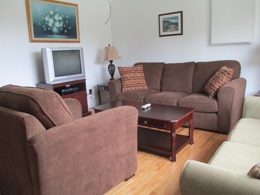 Comerford'S Ocean View Suites Holyrood Ruang foto