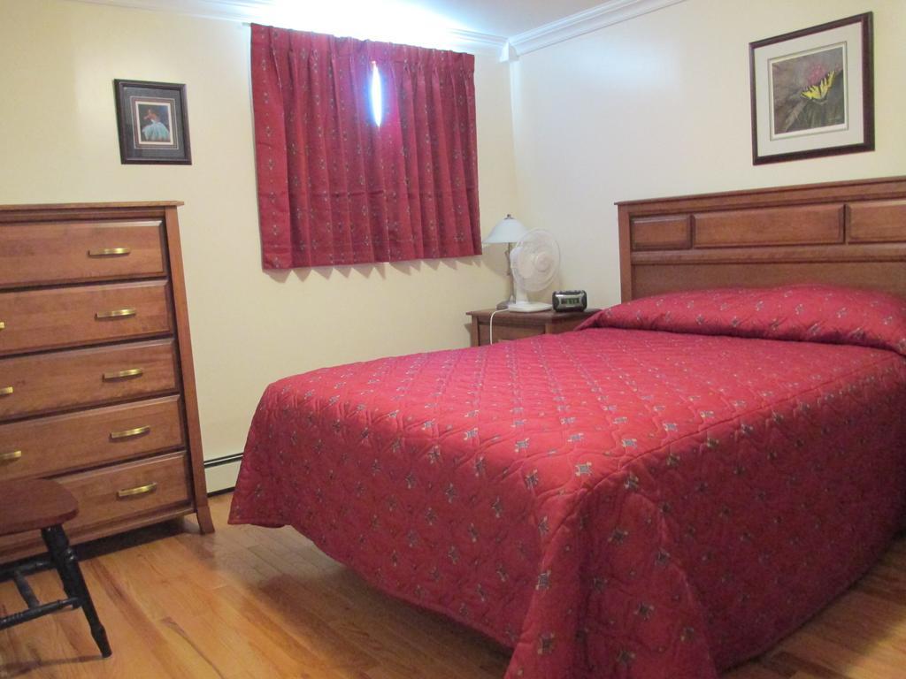 Comerford'S Ocean View Suites Holyrood Ruang foto