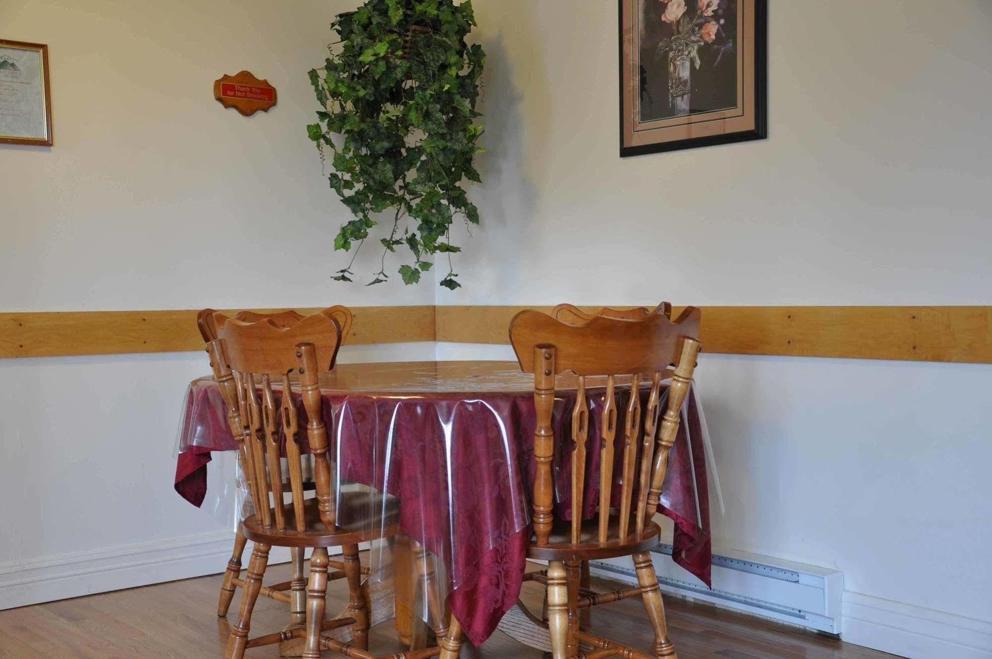 Comerford'S Ocean View Suites Holyrood Bagian luar foto