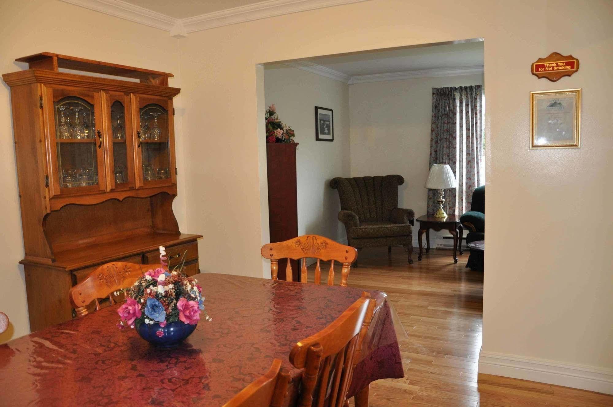 Comerford'S Ocean View Suites Holyrood Bagian luar foto