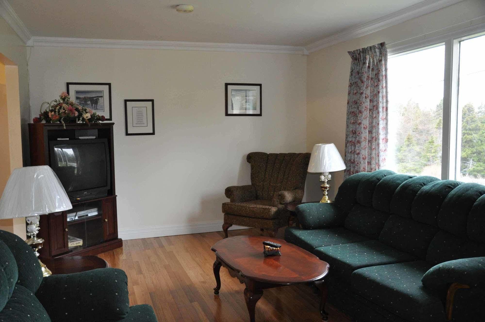 Comerford'S Ocean View Suites Holyrood Bagian luar foto
