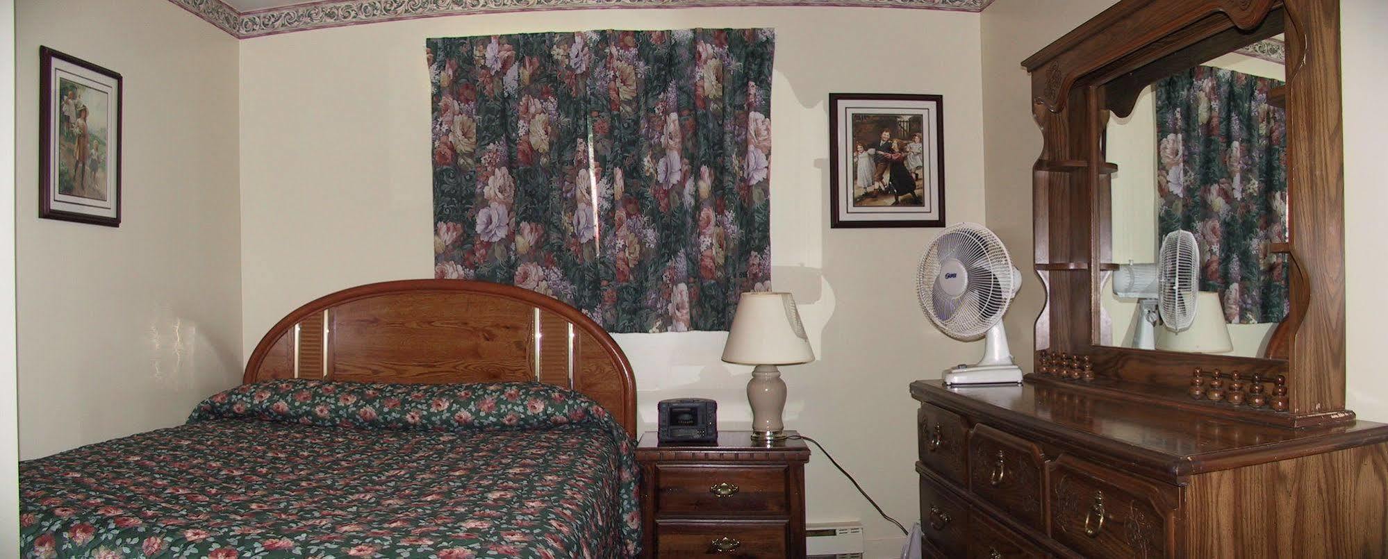 Comerford'S Ocean View Suites Holyrood Bagian luar foto